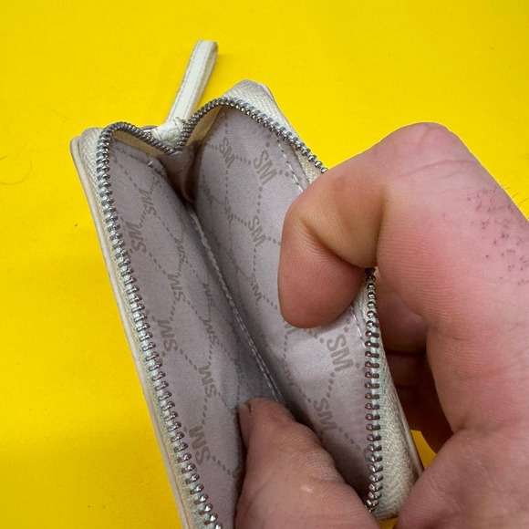 Steve Madden Cream Pebbled Faux Leather Zip Around Wristlet Wallet Card Holder - Picture 5 of 9